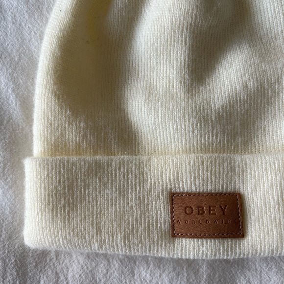 Obey toque - Picture 2 of 3